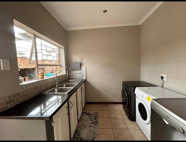 5 BEDROOM HOUSE FOR SALE IN JORDAAN PARK